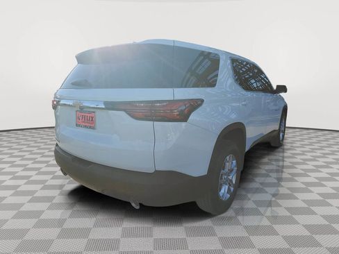 Used 2022 Chevrolet Traverse LS image 3