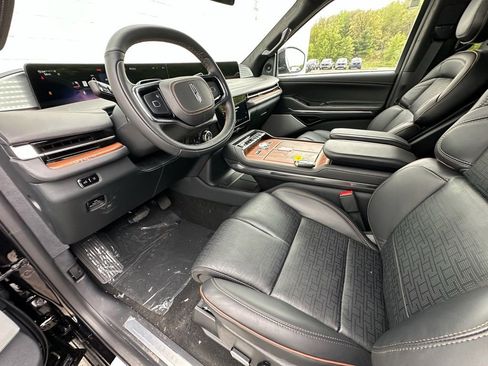New 2026 Lincoln Navigator Black Label AWD/4WD image 16