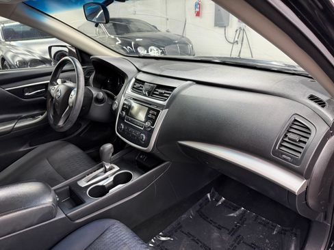 Used 2017 Nissan Altima 2.5 S FWD image 9