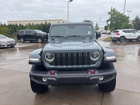 Used 2025 Jeep Gladiator Rubicon w/ Convenience Group image 2