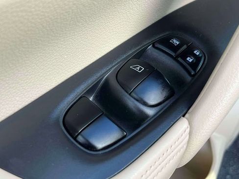 Used 2020 Nissan Rogue SL w/ Premium Package image 21