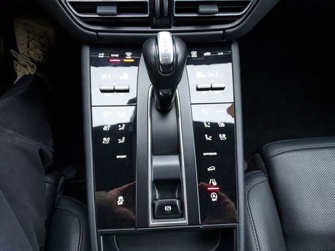 Used 2023 Porsche Macan Base image 24