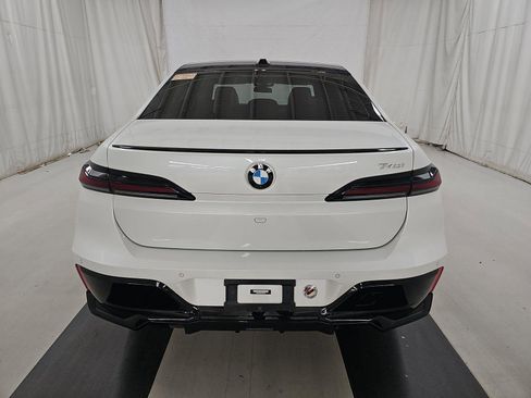 Used 2023 BMW 740i image 5