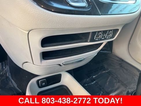 Used 2023 Chrysler Pacifica Touring-L FWD image 27