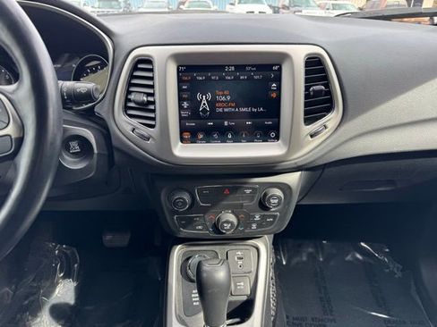 Used 2021 Jeep Compass Latitude AWD/4WD image 2