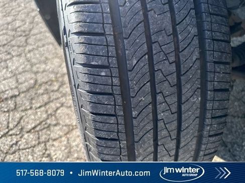 Used 2020 Chevrolet Equinox Premier w/ LPO, Floor Liner Package FWD image 4
