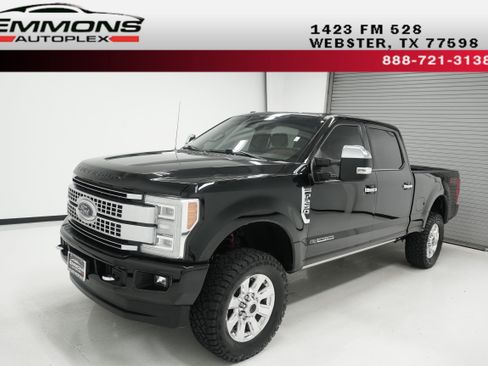 Used 2017 Ford F250 Platinum w/ FX4 Off-Road Package AWD/4WD image 1