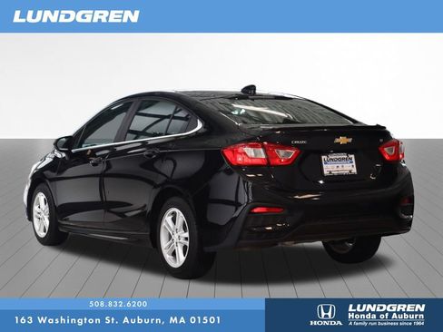 Used 2018 Chevrolet Cruze LT FWD image 3