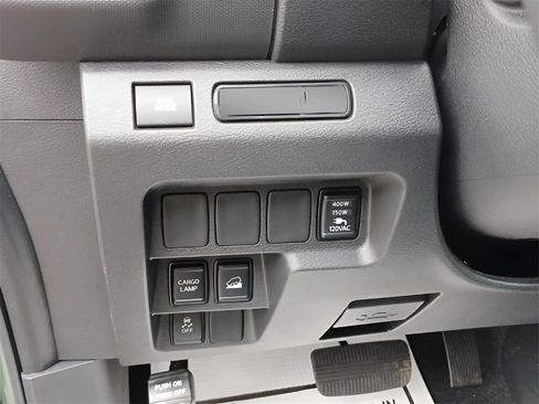 Used 2024 Nissan Frontier SL image 23