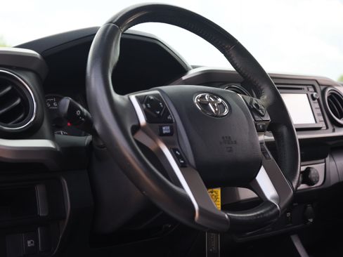 Used 2019 Toyota Tacoma SR5 RWD image 7