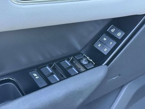 Used 2025 Land Rover Range Rover Velar Dynamic SE AWD/4WD image 23