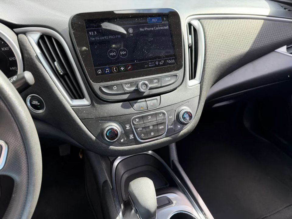 Used 2022 Chevrolet Malibu LT FWD image 19