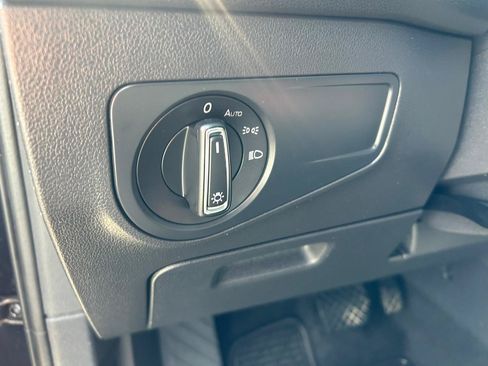 Used 2019 Volkswagen Tiguan SE AWD/4WD image 11
