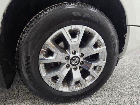 Used 2021 Nissan Titan SV w/ SV Convenience Package AWD/4WD image 30