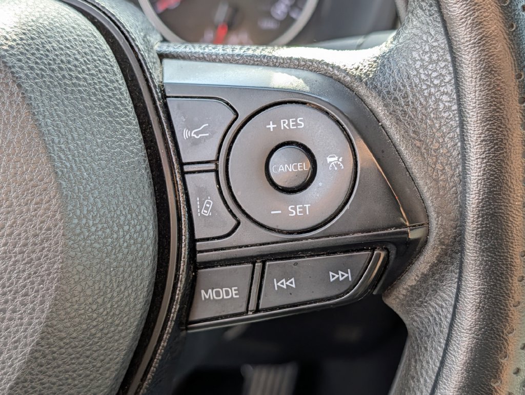 Used 2021 Toyota RAV4 XLE w/ Convenience Package FWD image 21