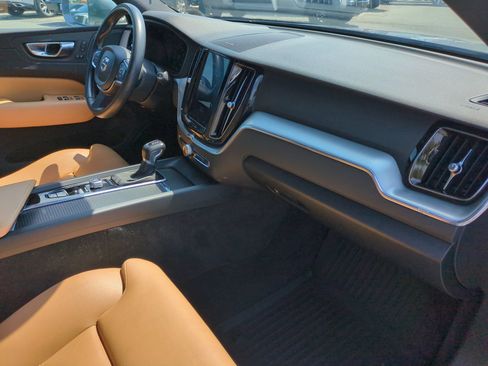 Used 2019 Volvo XC60 T5 Momentum w/ Multimedia Package AWD/4WD image 35
