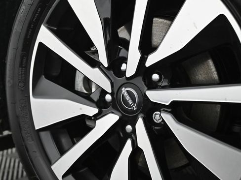 Used 2024 Nissan Sentra SV w/ SV Premium Package image 34