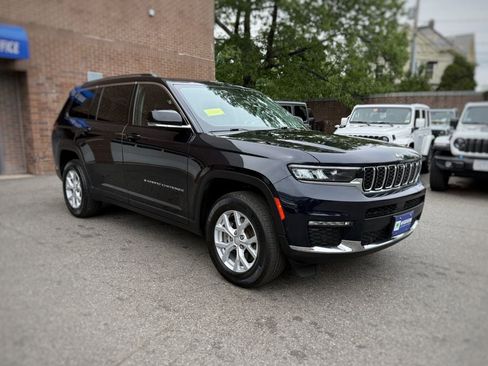 Used 2023 Jeep Grand Cherokee L Limited w/ Luxury Tech Group II AWD/4WD image 3