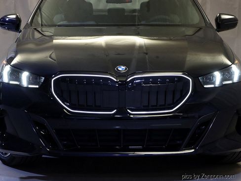 New 2026 BMW 530i xDrive w/ M Sport Package image 6