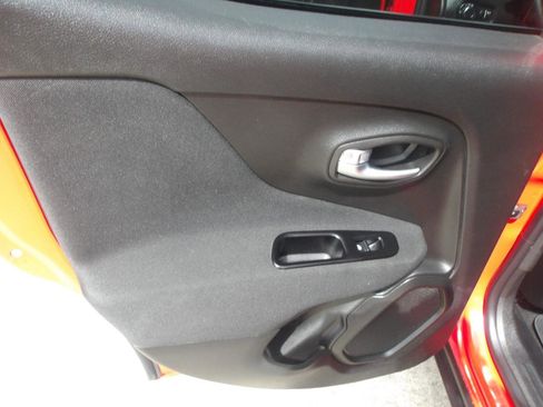 Used 2020 Jeep Renegade Sport w/ Sport Appearance Group image 16