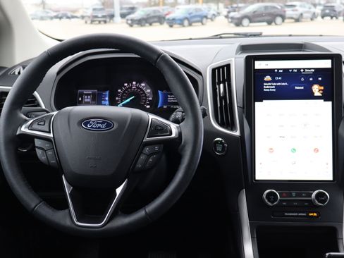 Used 2024 Ford Edge SEL w/ Sport Appearance Package image 14