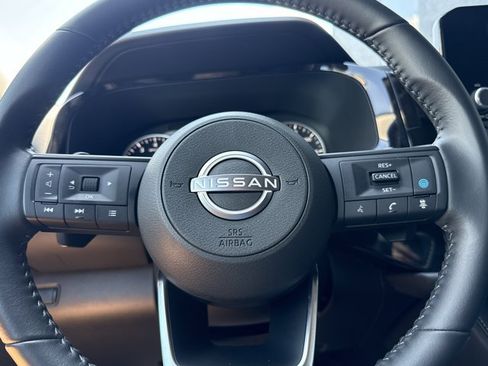 Certified 2025 Nissan Pathfinder SV FWD image 21