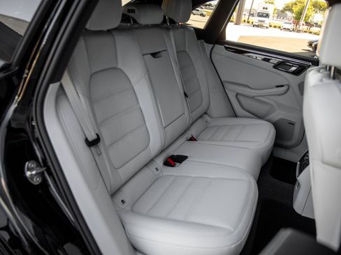 Certified 2025 Porsche Macan GTS AWD/4WD image 40