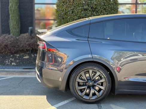 Used 2024 Tesla Model X image 23