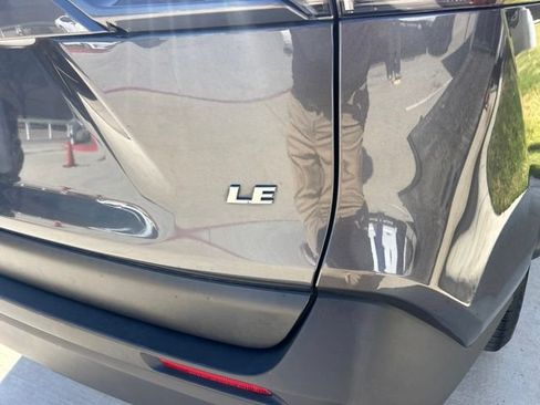 Used 2019 Toyota RAV4 LE FWD image 4