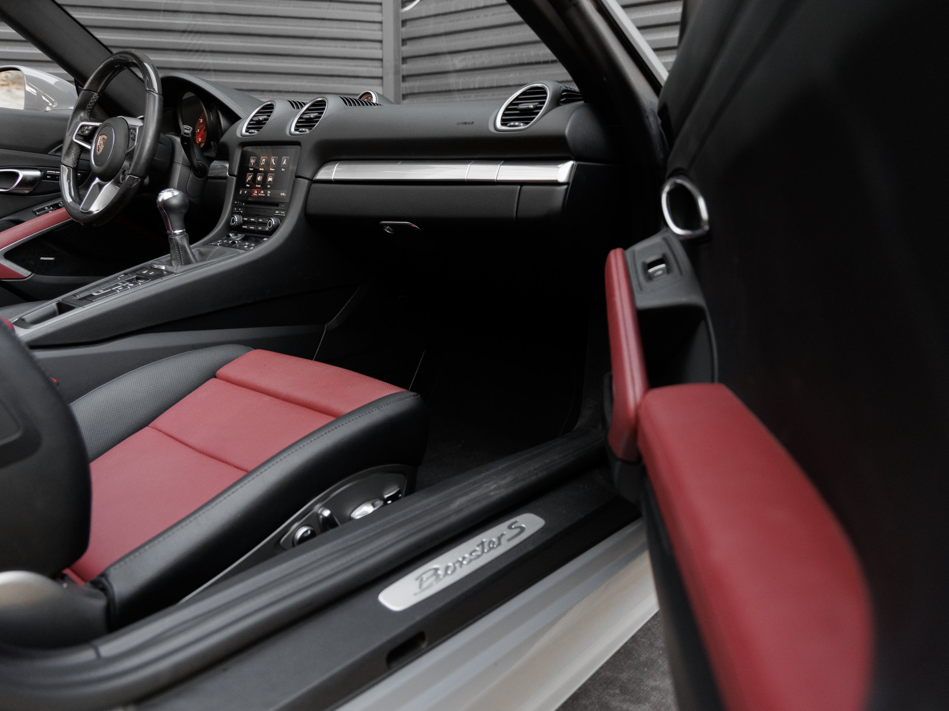 Certified 2025 Porsche 718 Boxster S RWD image 37