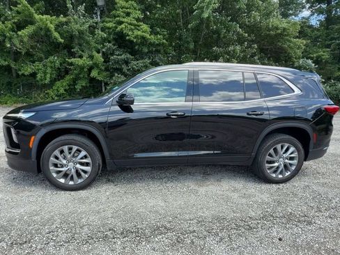 Used 2025 Buick Enclave Preferred FWD image 5