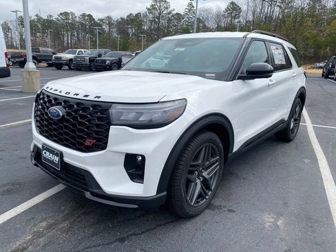 New 2025 Ford Explorer ST image 3