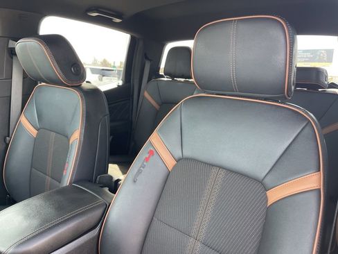 Used 2025 GMC Canyon AT4 image 21