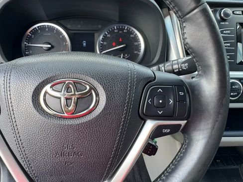 Used 2015 Toyota Highlander LE image 32