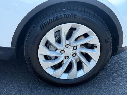 Used 2025 Land Rover Discovery S AWD/4WD image 30