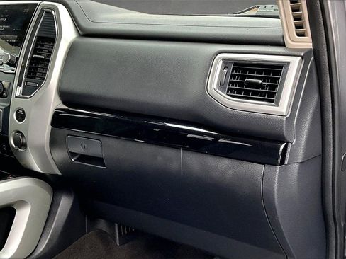 Used 2020 Nissan Titan SV w/ SV Convenience Package image 26
