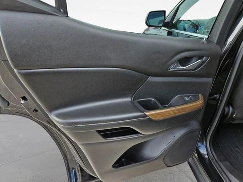 Used 2019 GMC Acadia SLE image 23