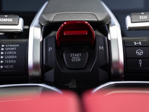 Used 2022 Lamborghini Urus image 46