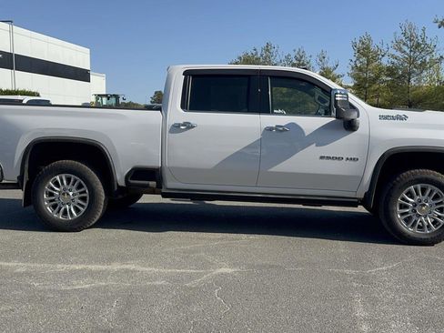 Used 2021 Chevrolet Silverado 2500 High Country w/ Z71 Off-Road Package AWD/4WD image 3