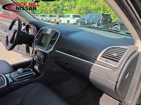 Used 2015 Chrysler 300 Limited RWD image 34