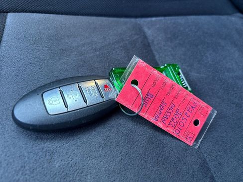 Used 2023 Nissan Sentra SR w/ Electronics Package image 29