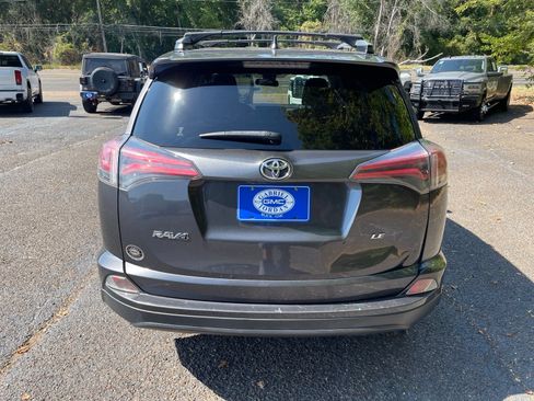 Used 2017 Toyota RAV4 LE FWD image 5