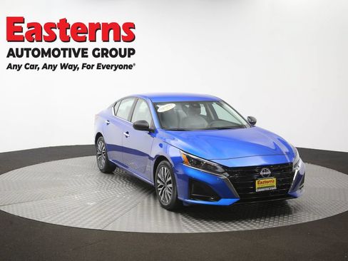 Used 2025 Nissan Altima 2.5 SV FWD image 49