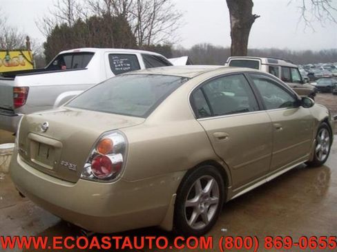 Used 2003 Nissan Altima 3.5 SE image 2