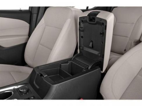 Used 2022 Chevrolet Traverse LT image 17