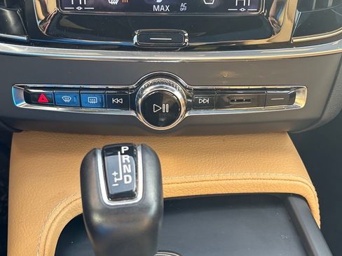 Used 2017 Volvo S90 T6 Momentum w/ Vision Package image 13