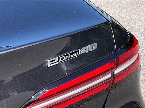 Used 2024 BMW i5 eDrive40i RWD image 9