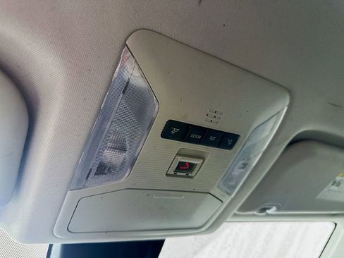 Used 2022 Toyota RAV4 LE image 32