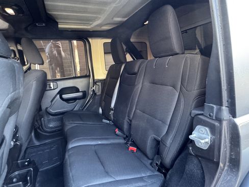 Used 2018 Jeep Wrangler Unlimited Sport S image 27