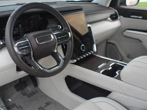 Used 2025 GMC Acadia Denali w/ LPO, Floor Liner Package FWD image 15